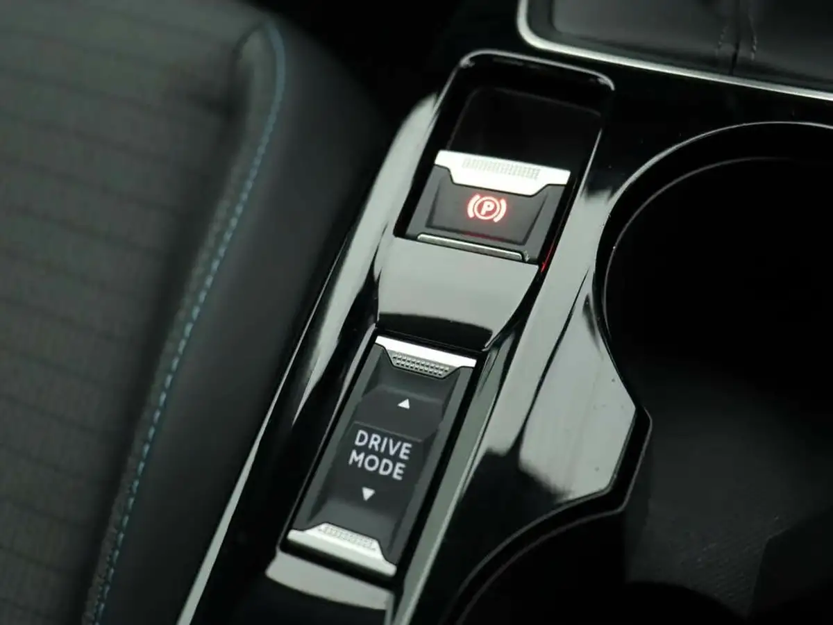 2020-peugeot-208-12-puretech-allure-100bhp-big-47