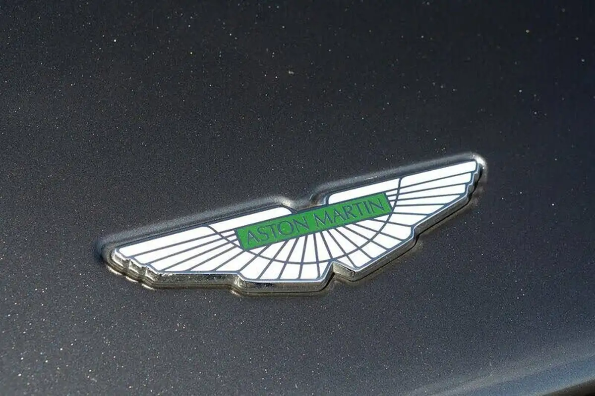 2017-aston-martin-db11-52-v12-launch-edition-big-21