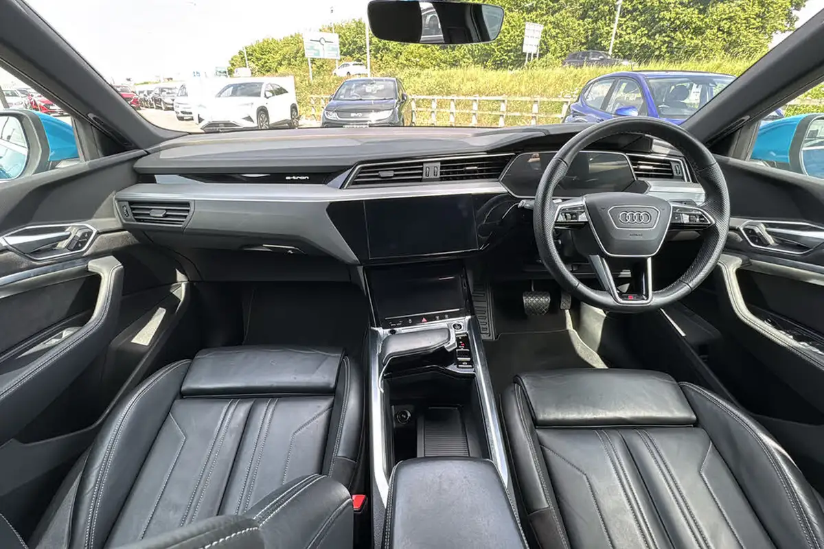 2021-audi-e-tron-55e-s-line-sportback-big-8
