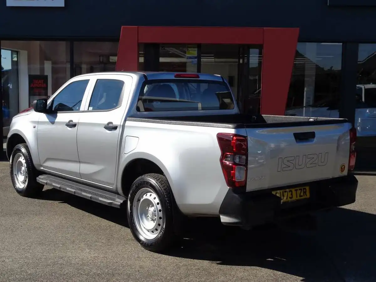 2023-isuzu-d-max-19td-utility-4x4-double-rear-differential-lock-big-2