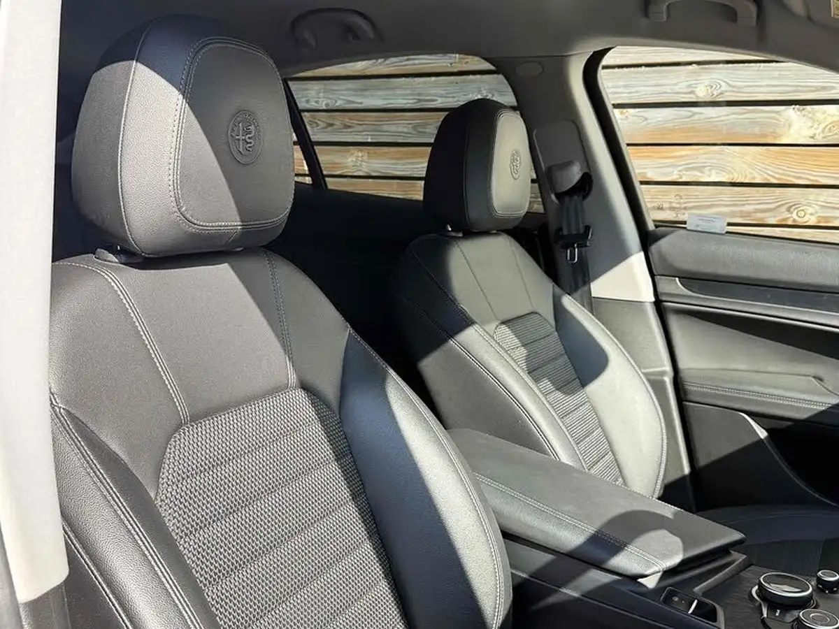 2020-alfa-romeo-stelvio-20-nero-edizione-big-30
