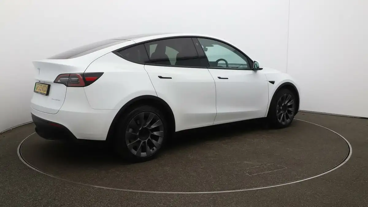 2023-tesla-model-y-e-long-range-big-50
