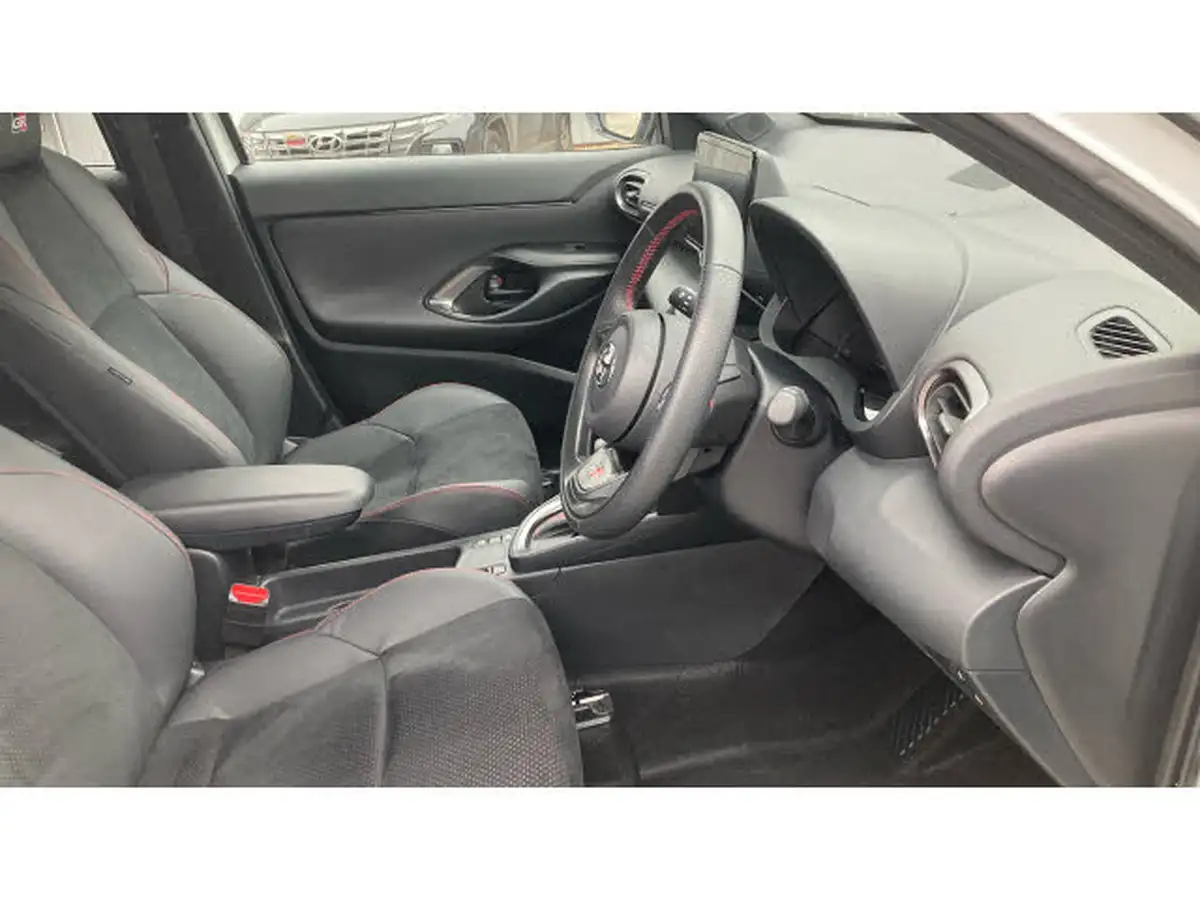 2024-toyota-yaris-cross-15-vvt-i-gr-sport-114bhp-big-10