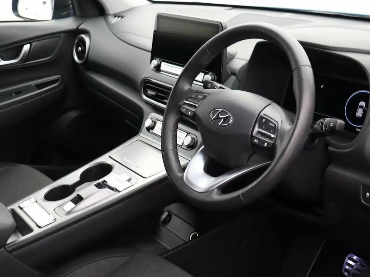2022-hyundai-kona-e-premium-204ps-64kwh-7kw-obc-big-6