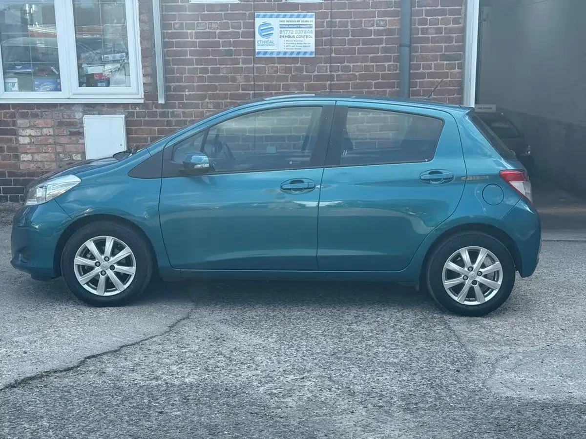 2012-toyota-yaris-133-tr-vvt-i-5d-big-3