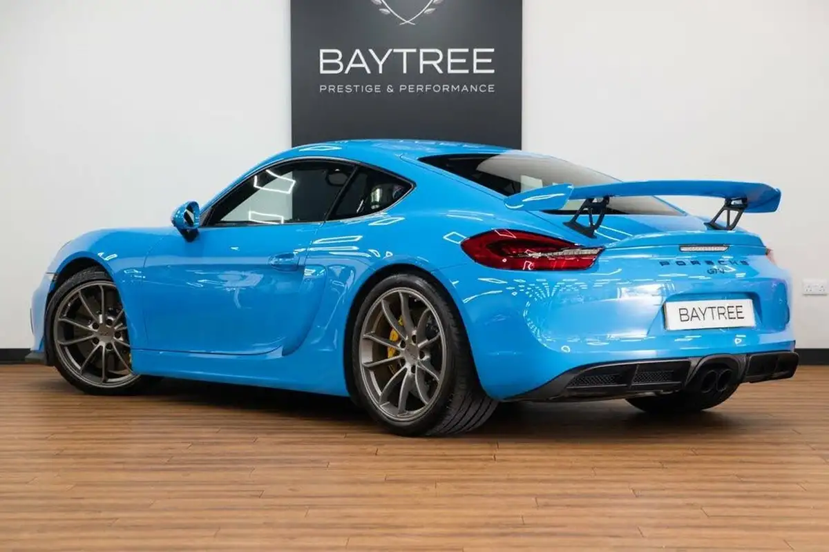 2016-porsche-cayman-38-gt4-big-1
