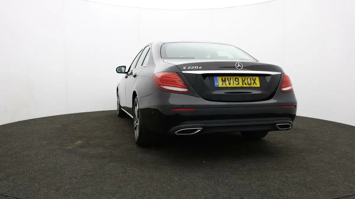 2019-mercedes-benz-e-class-20d-e220d-se-ss-saloon-4d-big-32