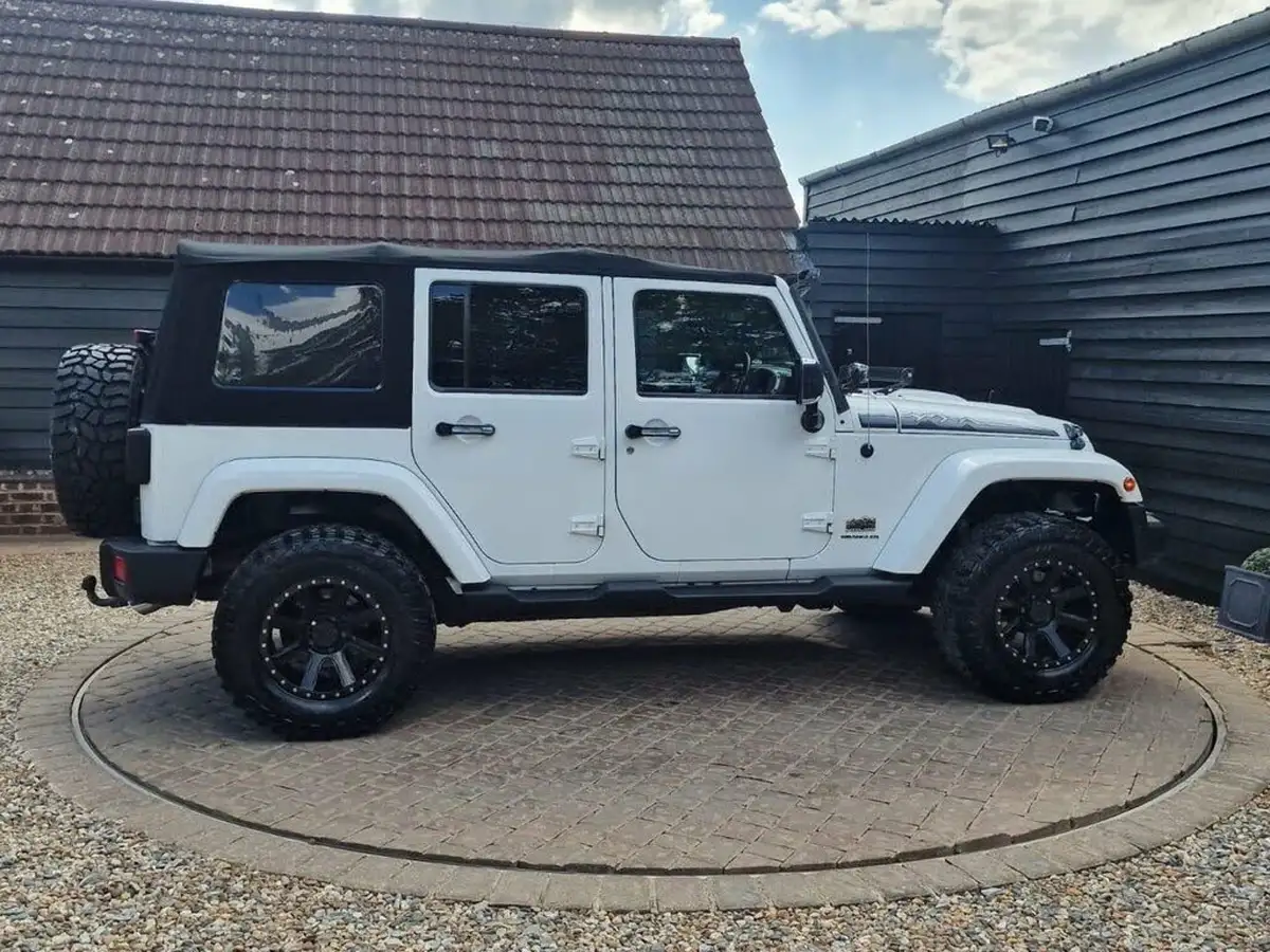 2014-jeep-wrangler-28crd-overland-unlimited-5d-big-4