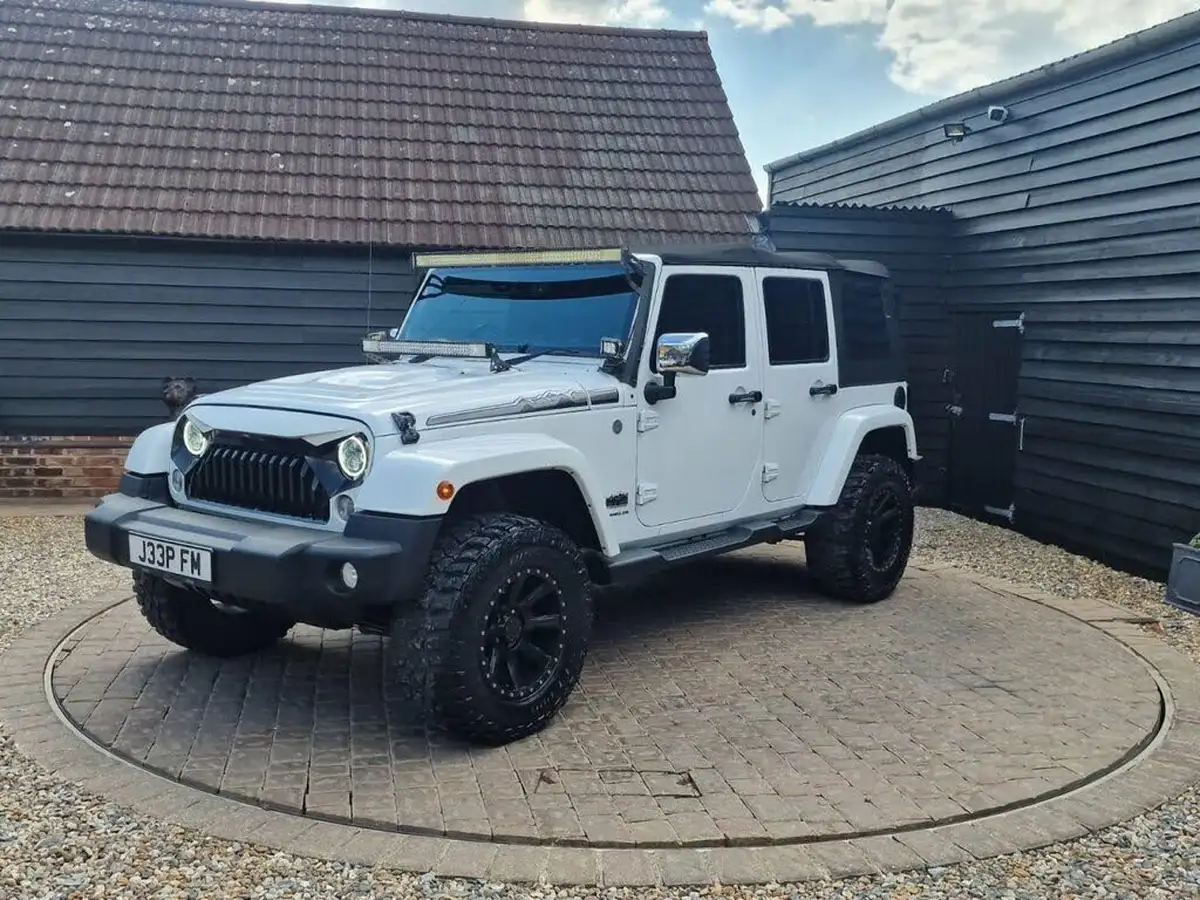 2014-jeep-wrangler-28crd-overland-unlimited-5d-big-28