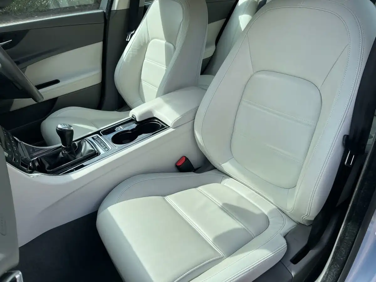 2016-jaguar-xe-20d-prestige-163ps-big-49