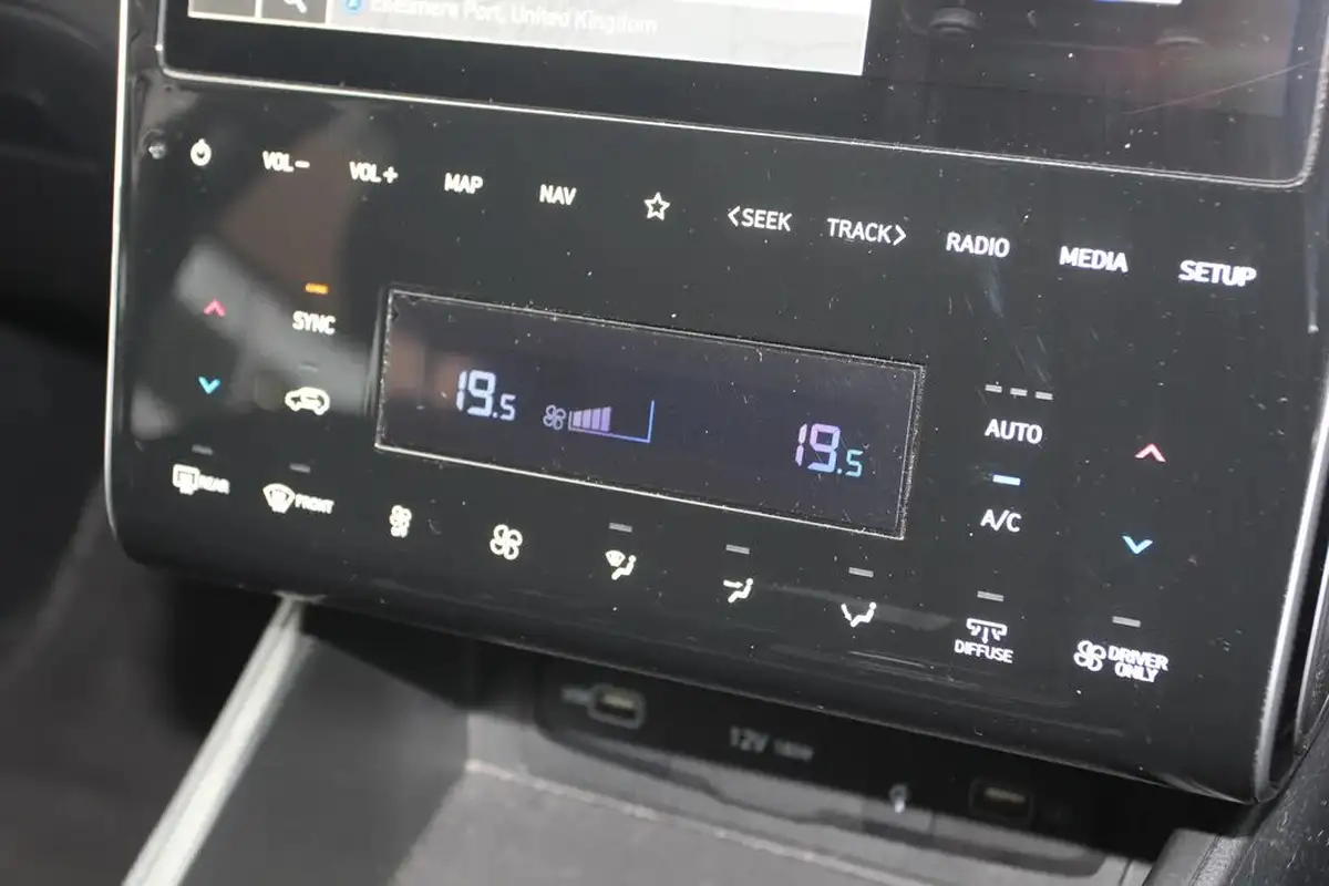 2023-hyundai-tucson-16-t-gdi-premium-230ps-hybrid-auto-big-27
