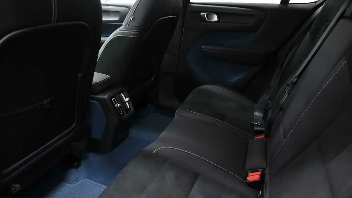 2022-volvo-c40-e-twin-recharge-pro-big-12