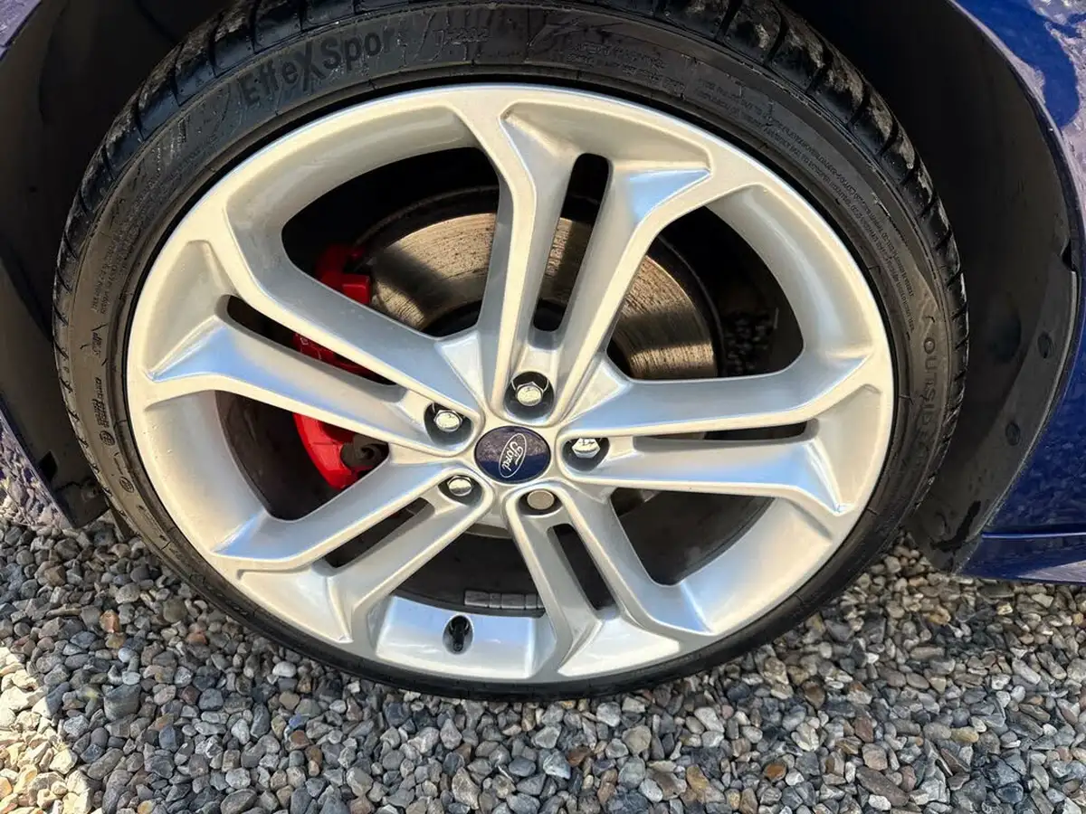 2016-ford-focus-20tdci-st2-hatchback-big-10