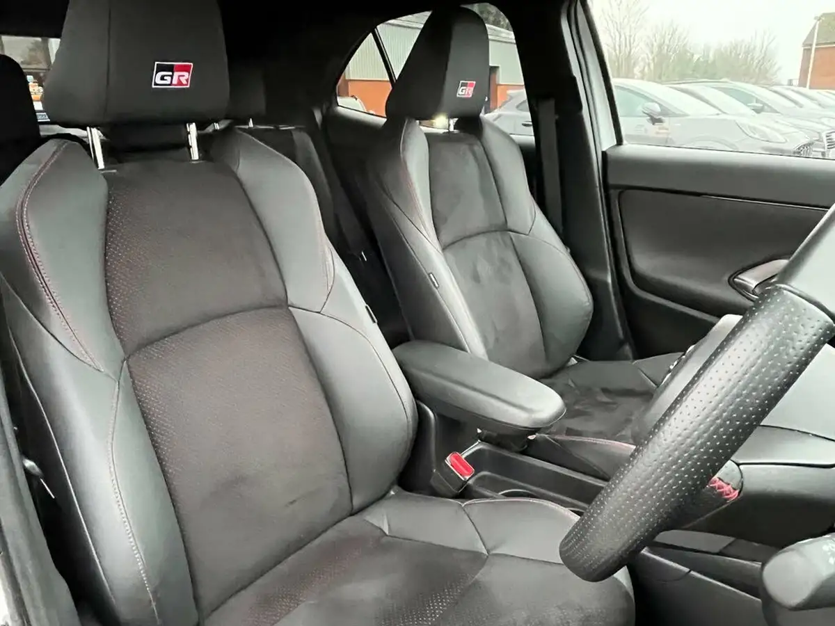 2023-toyota-yaris-cross-15-vvt-i-gr-sport-big-55