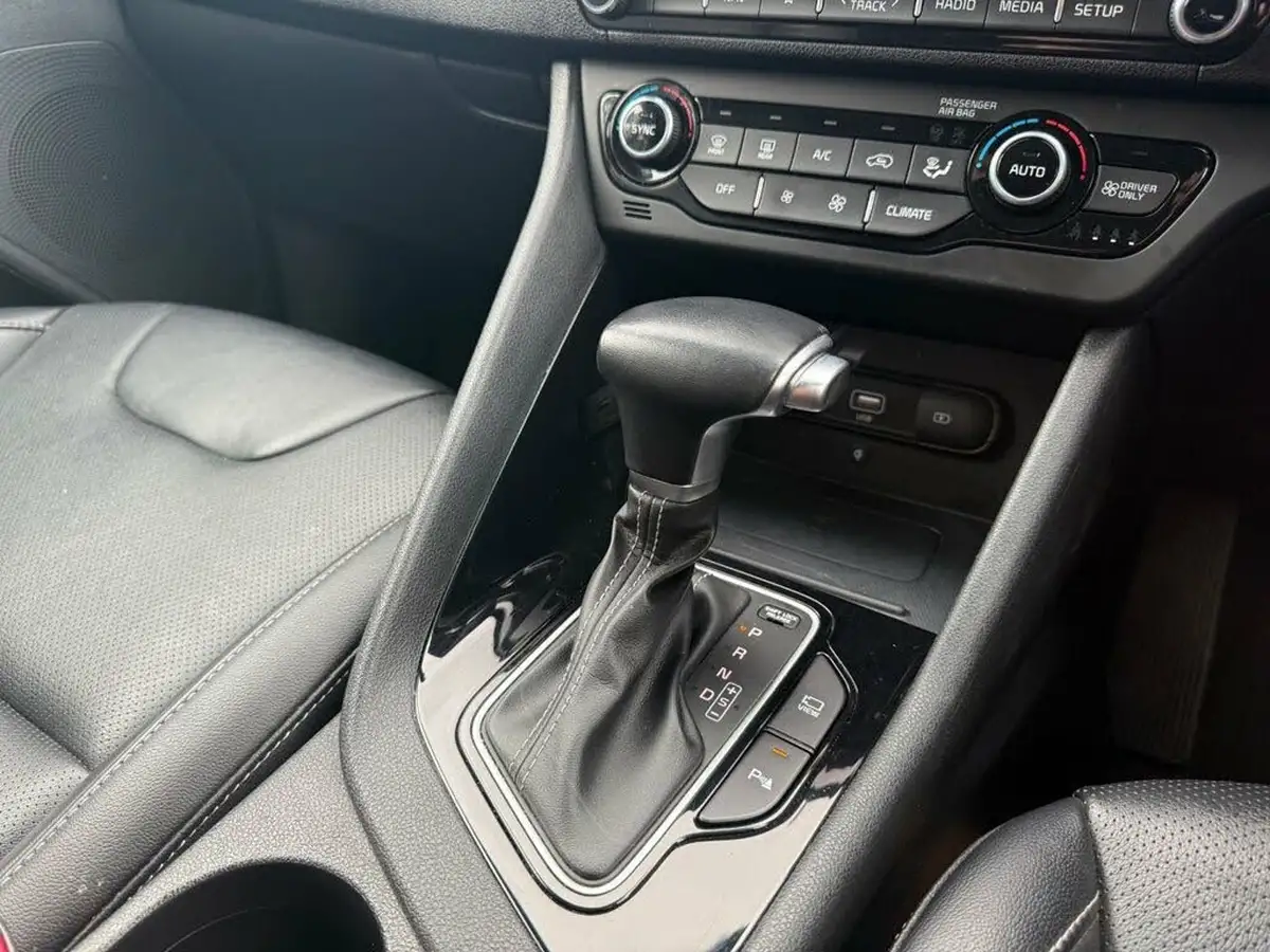 2022-kia-niro-16-gdi-3-156kwh-big-32