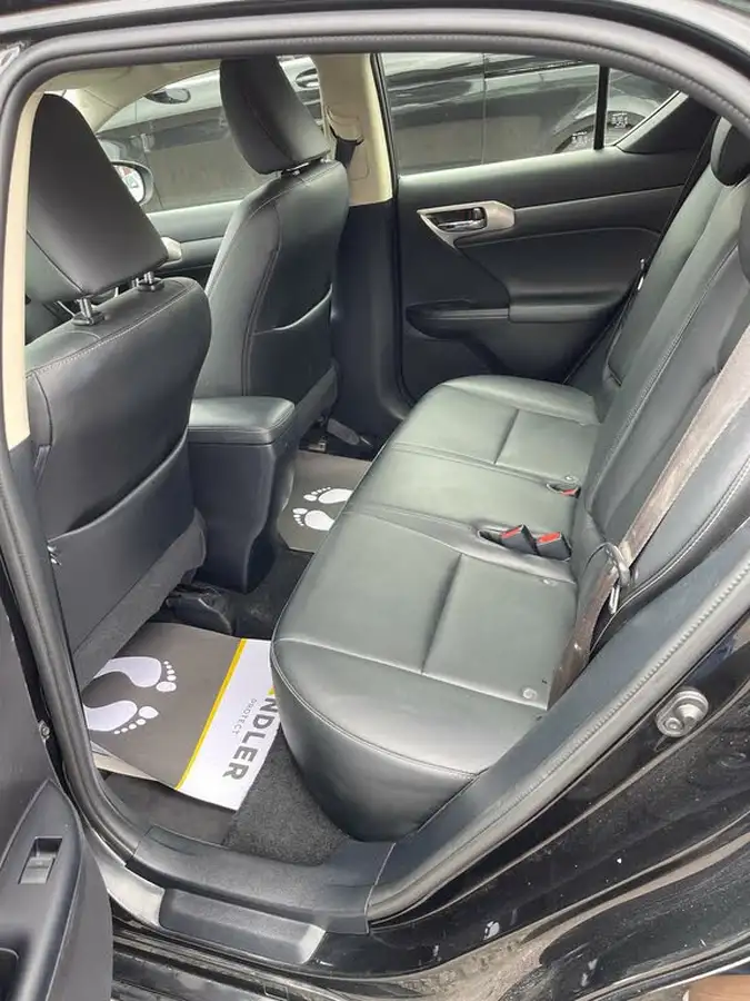2017-lexus-ct-200h-18-executive-edition-big-33