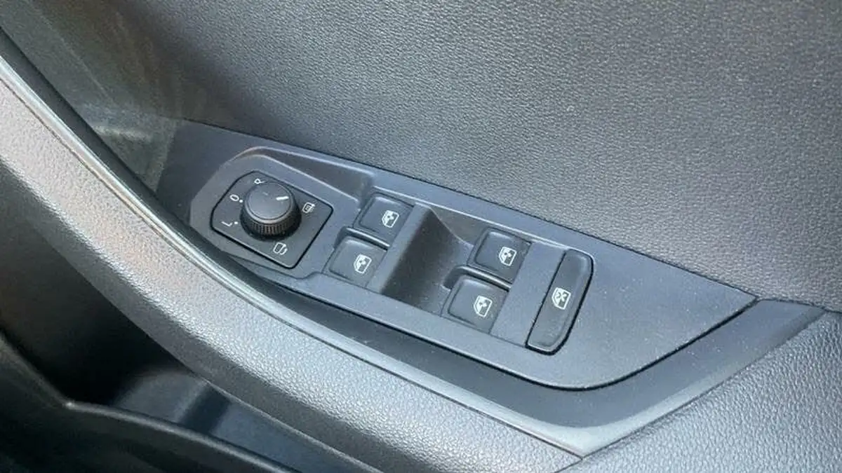 2023-skoda-karoq-15-tsi-se-drive-big-25