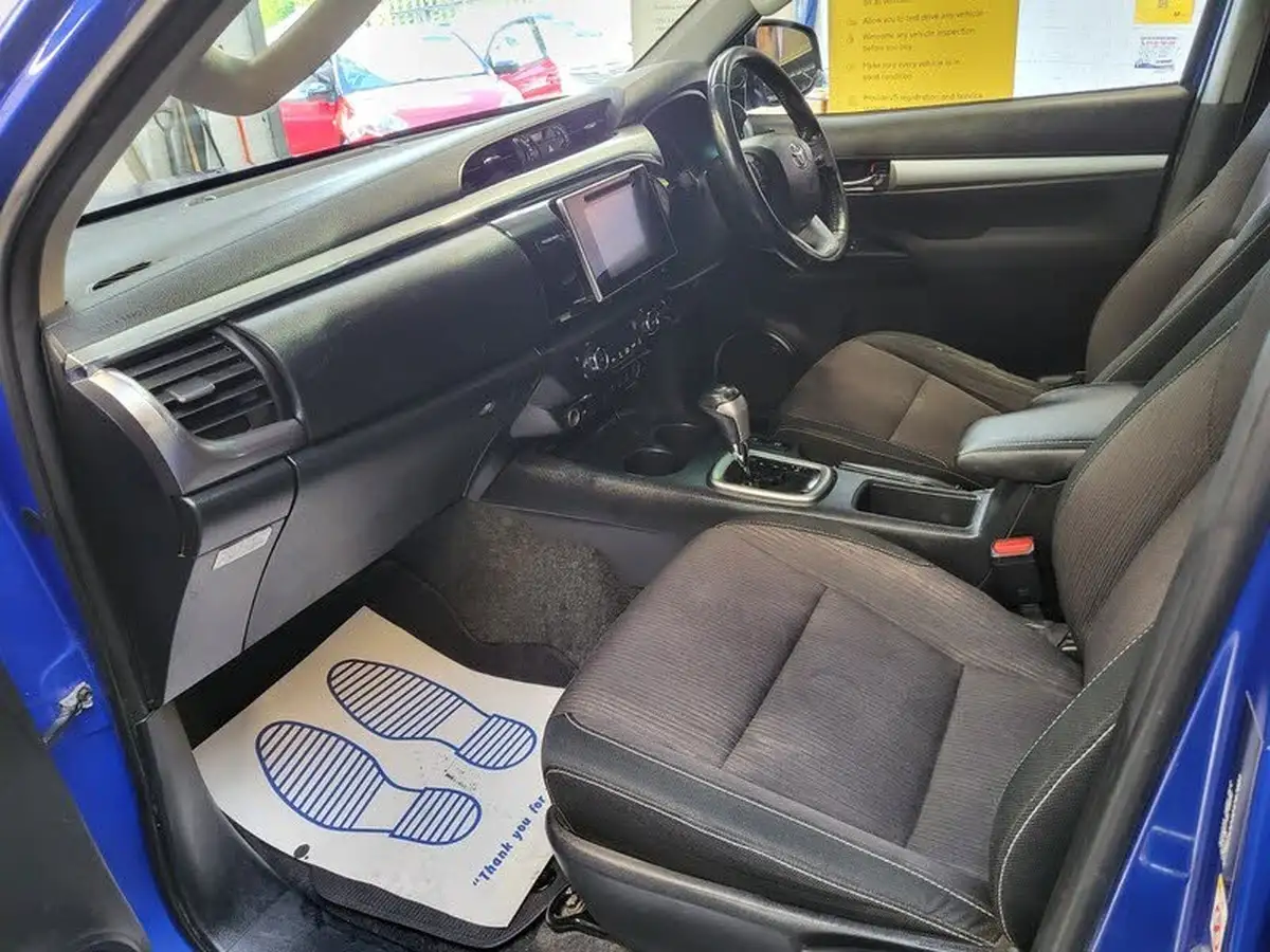 2018-toyota-hi-lux-24d-invincible-ss-auto-big-22