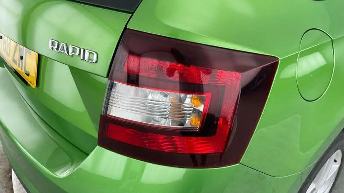 2018-skoda-rapid-spaceback-10-tsi-se-tech-109ps-big-25