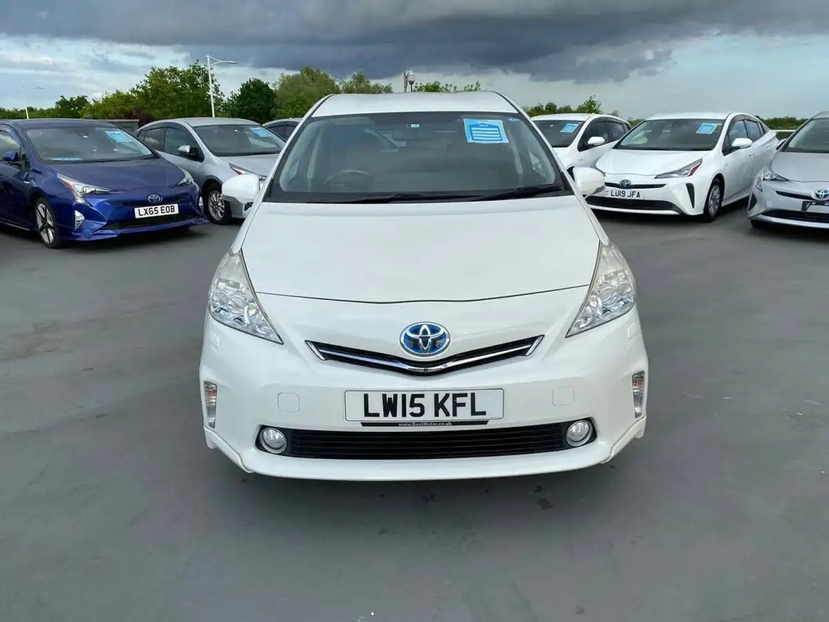 2015-toyota-prius-big-4