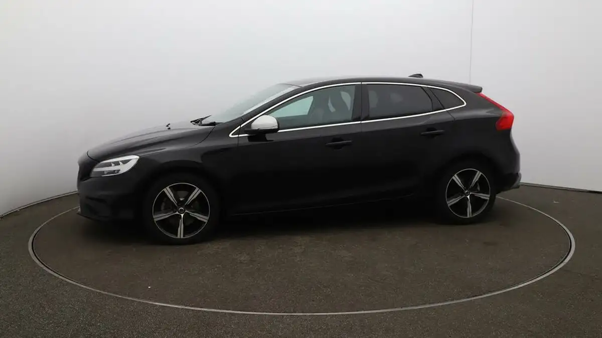 2019-volvo-v40-20-t2-r-design-edition-big-65