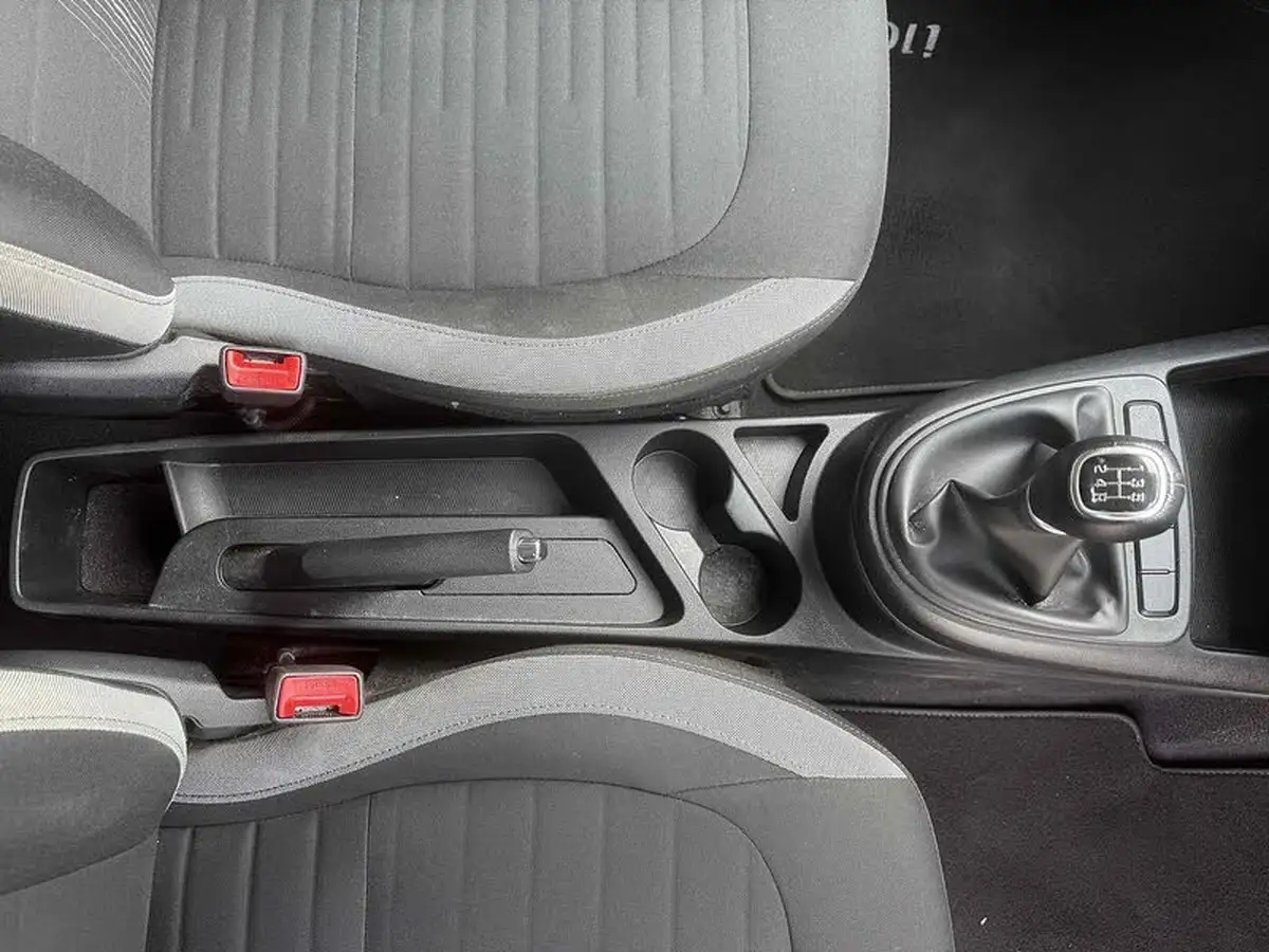 2022-hyundai-i10-10-se-connect-big-15