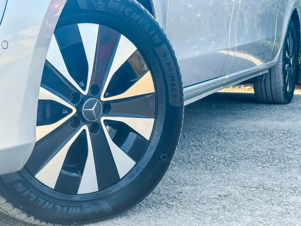 2022-mercedes-benz-eqv-e-eqv-300-sport-big-1