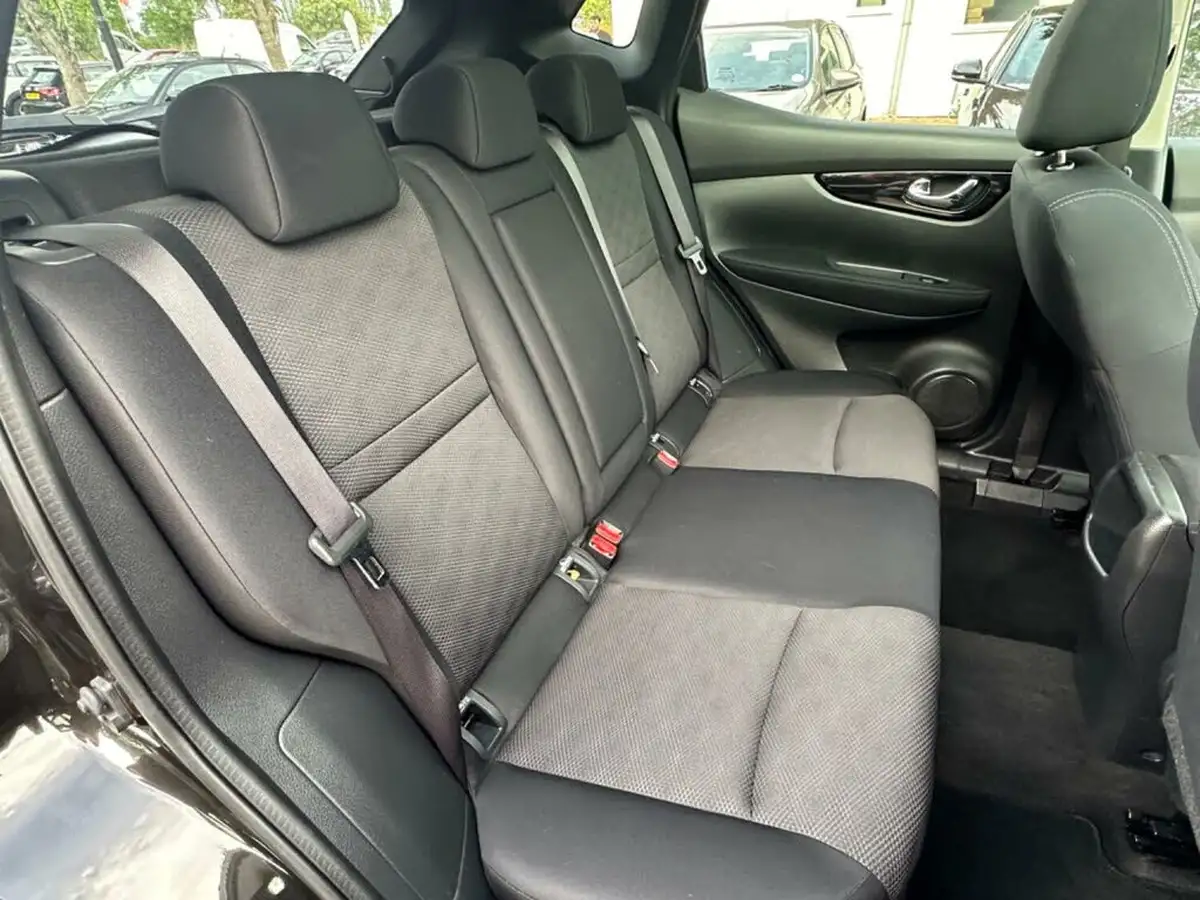 2014-nissan-qashqai-15dci-acenta-premium-big-13