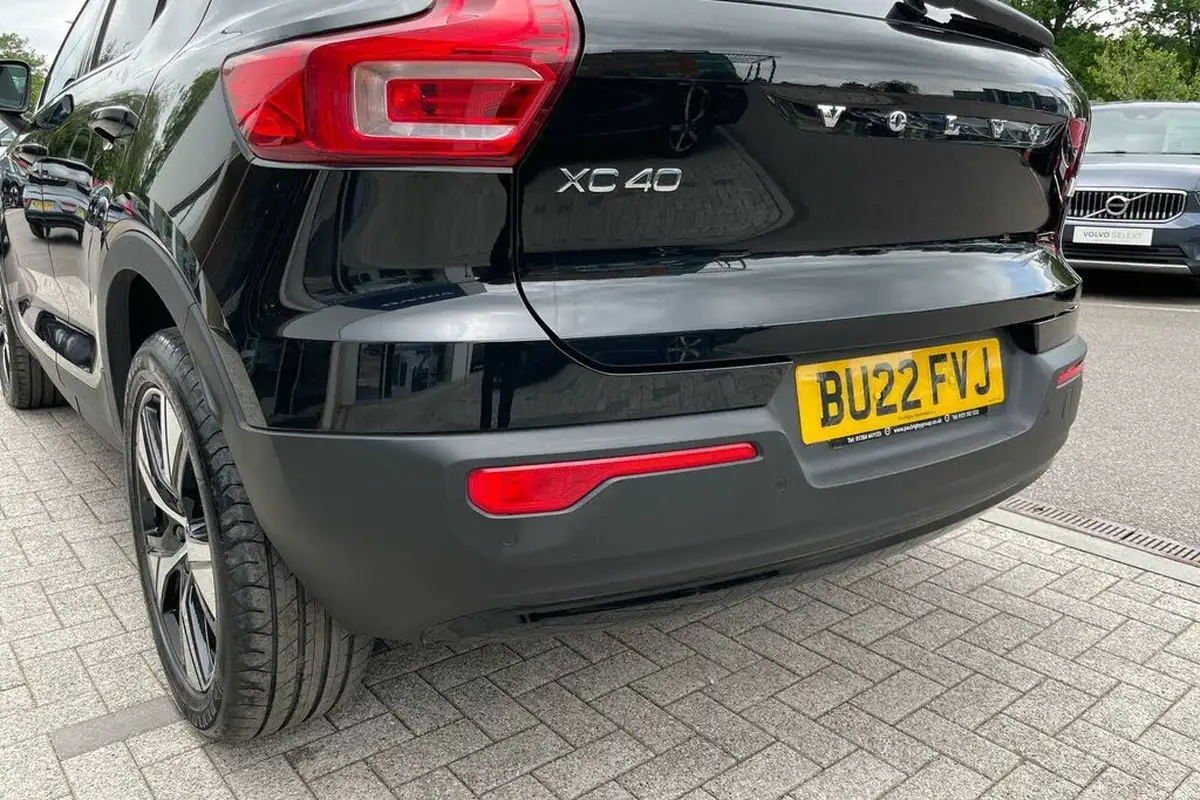 2022-volvo-xc40-15-t4-r-design-big-16