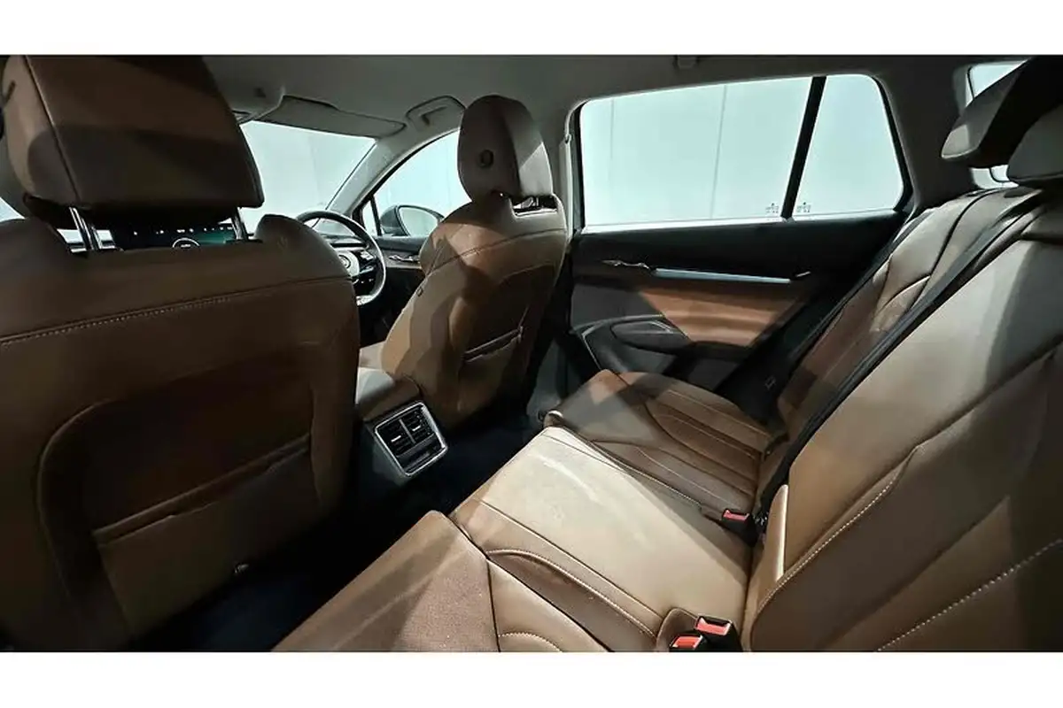 2023-skoda-enyaq-e-80-82-kwh-station-wagon-big-24