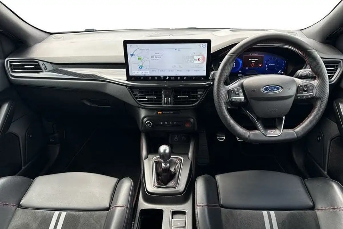 2022-ford-focus-23t-st-hatchback-big-9