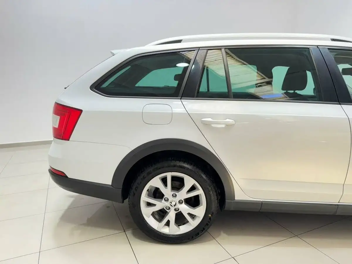 2016-skoda-octavia-20tdi-scout-184ps-dsg-big-17