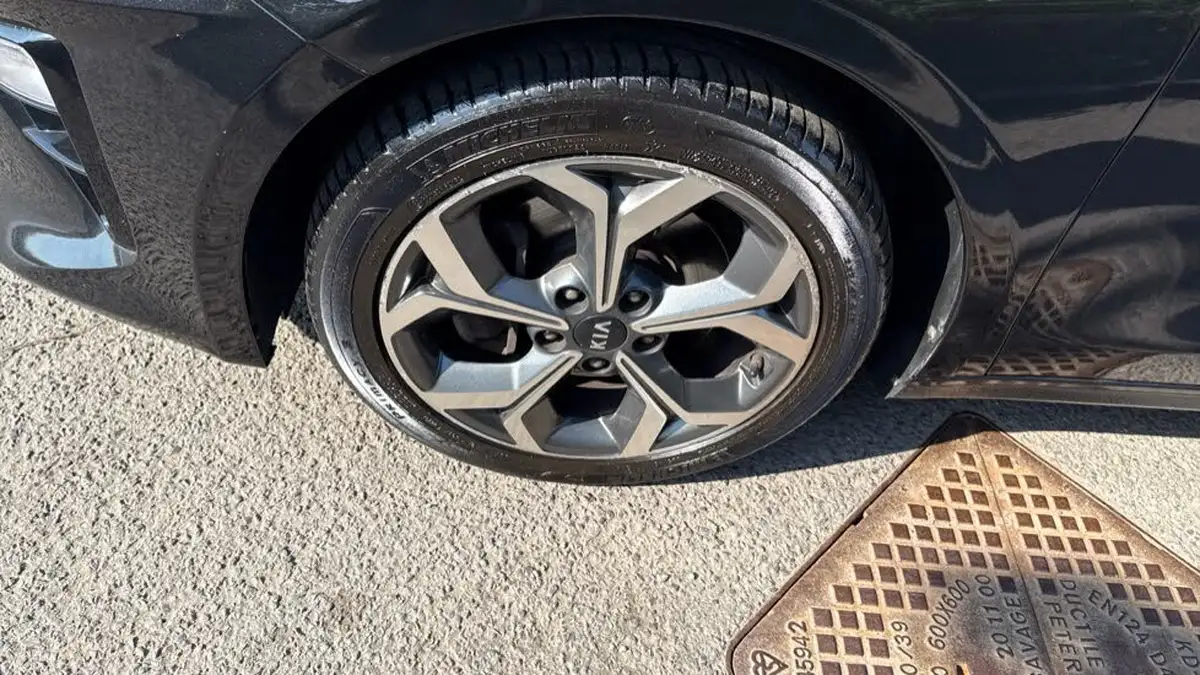 2019-kia-ceed-14-t-gdi-3-hatchback-big-15