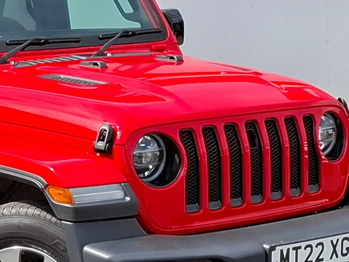 2025-jeep-wrangler-20-gme-sahara-big-11