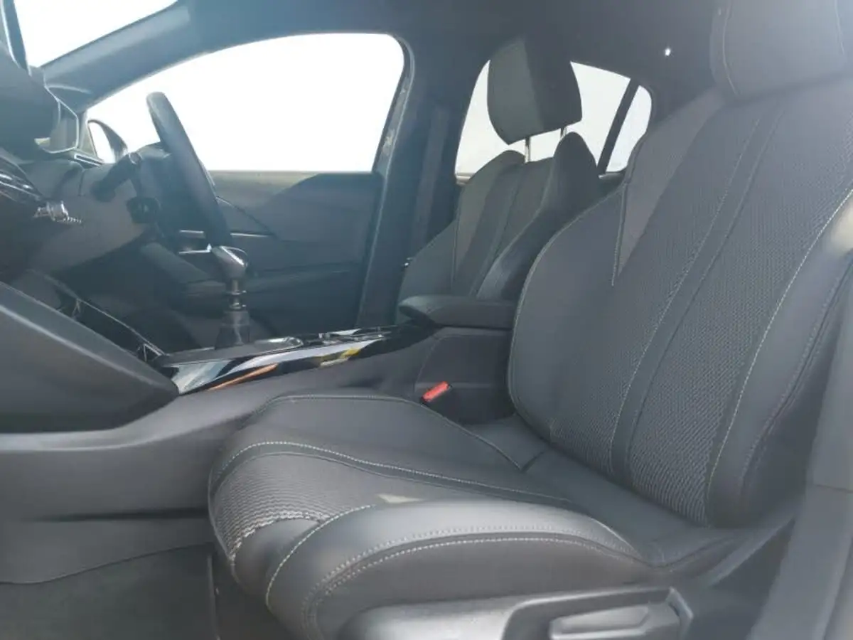 2024-peugeot-208-12-puretech-gt-100ps-big-4