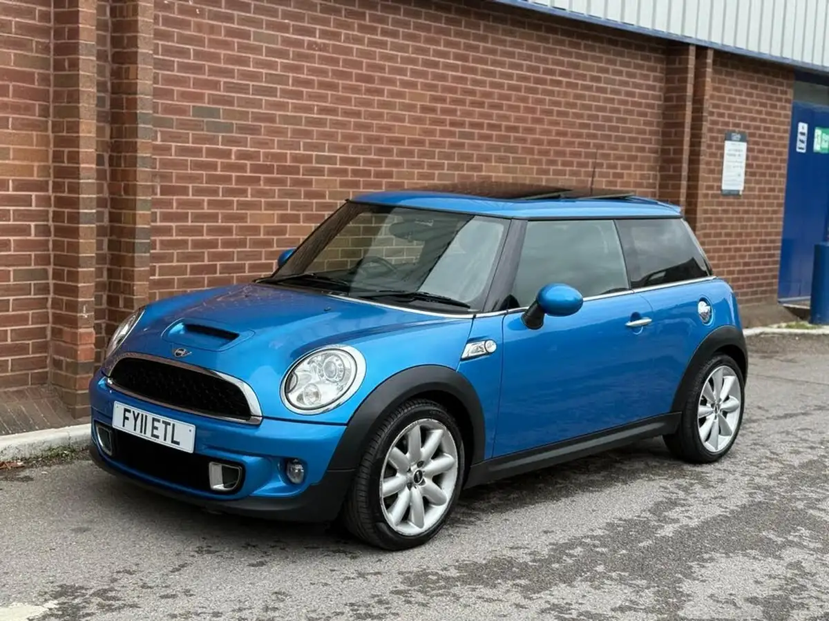 2011-mini-cooper-16-cooper-s-hatchback-3d-big-0