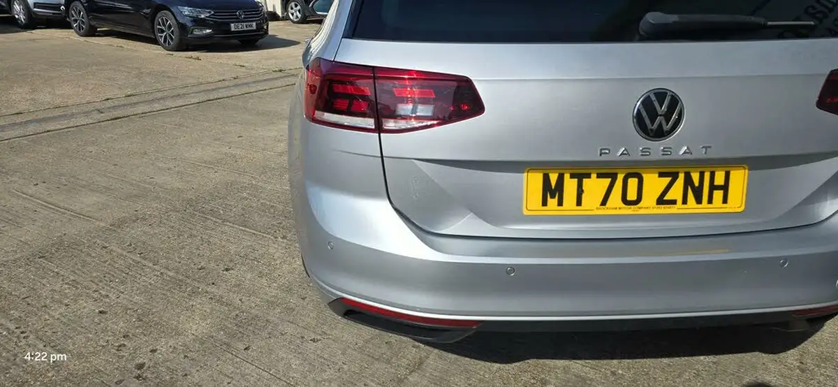 2020-volkswagen-passat-20tdi-sel-150ps-evo-estate-5d-dsg-big-13