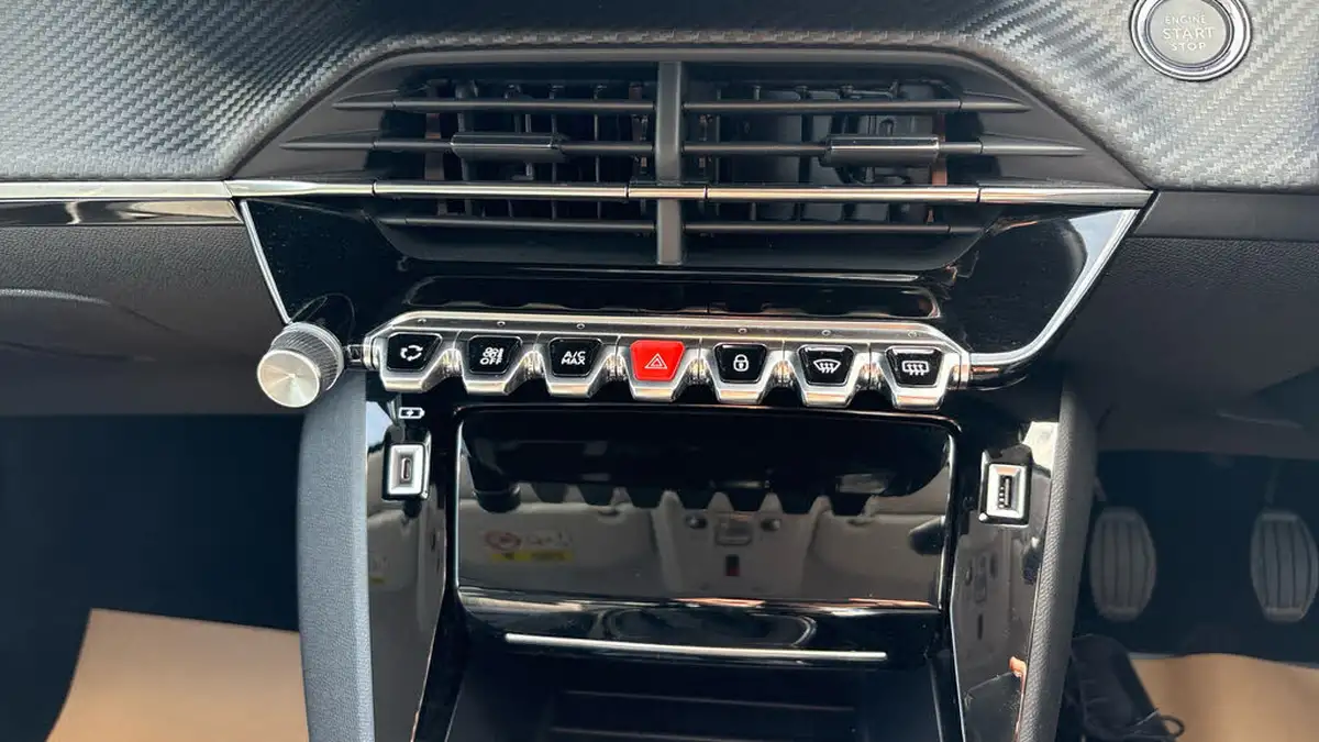 2021-peugeot-208-12-puretech-allure-100bhp-big-46