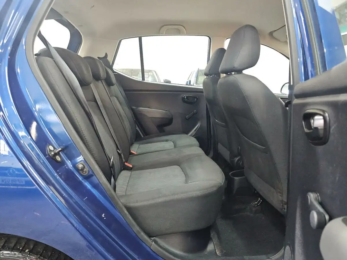 2012-hyundai-i10-12-classic-85bhp-big-16