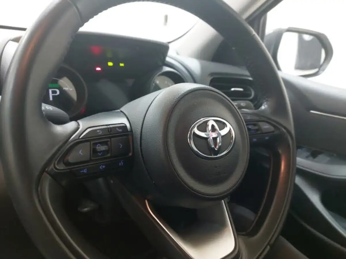 2022-toyota-yaris-15-vvt-i-design-big-12