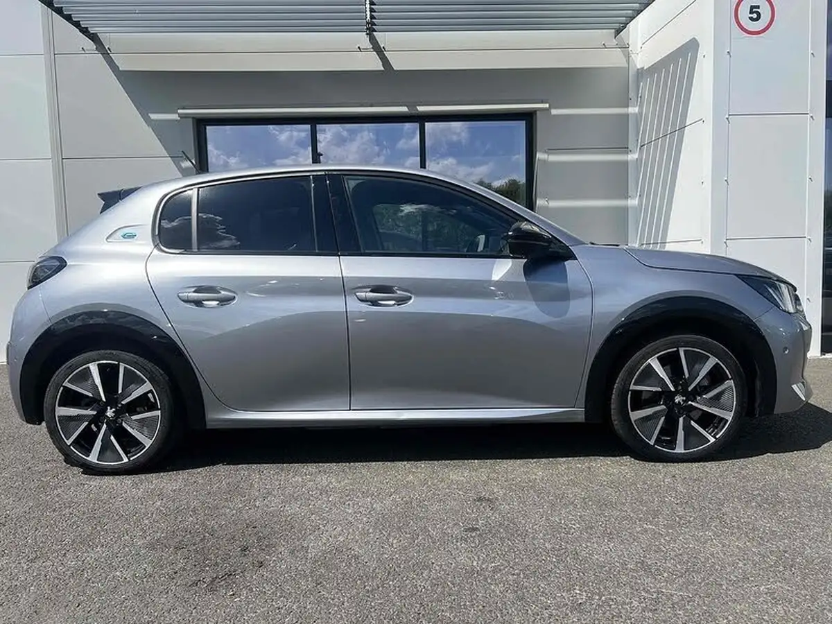 2022-peugeot-208-e-gt-136bhp-50kwh-big-5