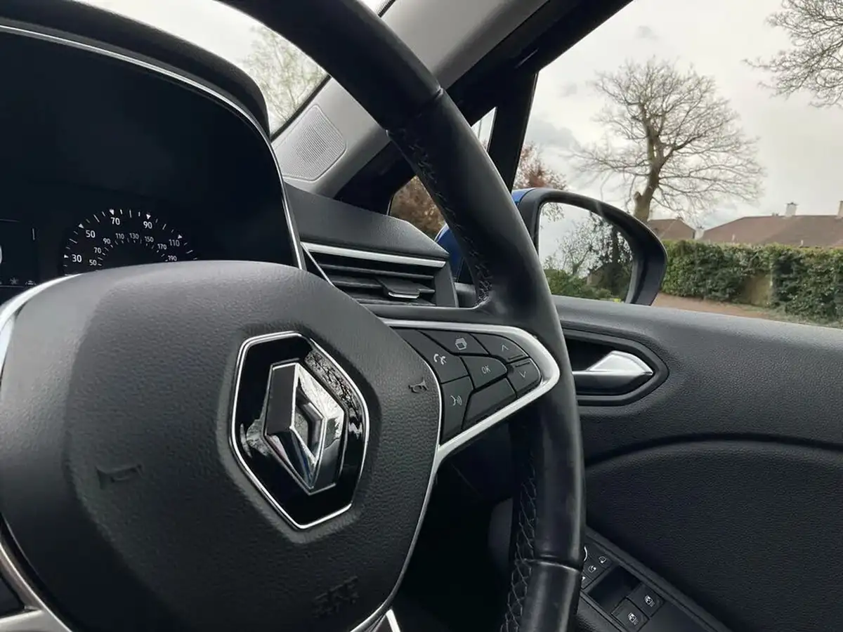 2020-renault-clio-10-sce-iconic-75bhp-big-32