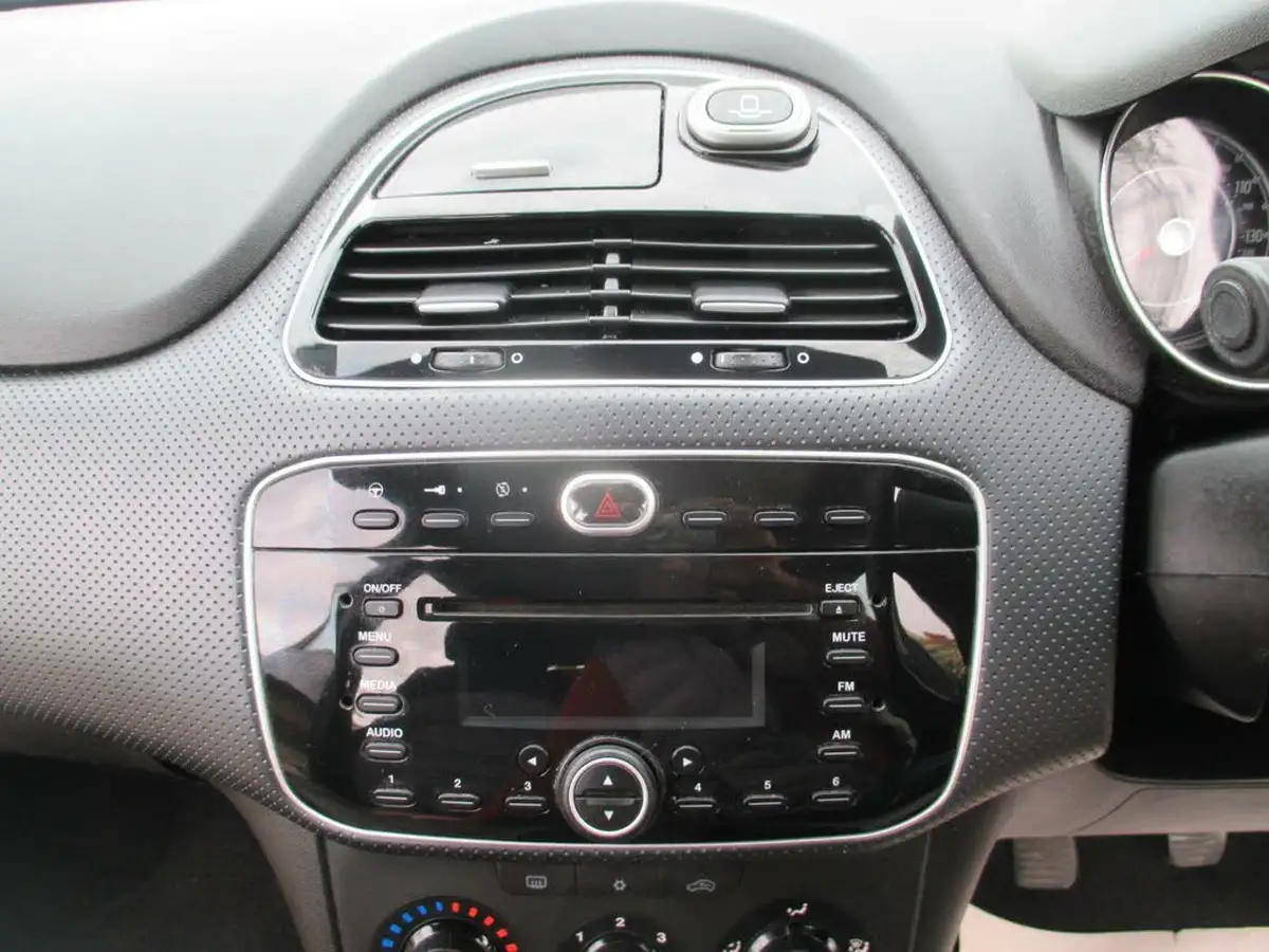 2010-fiat-punto-evo-14-dynamic-8v-ss-5d-big-14