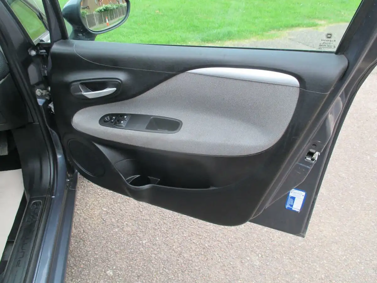 2010-fiat-punto-evo-14-dynamic-8v-ss-5d-big-38