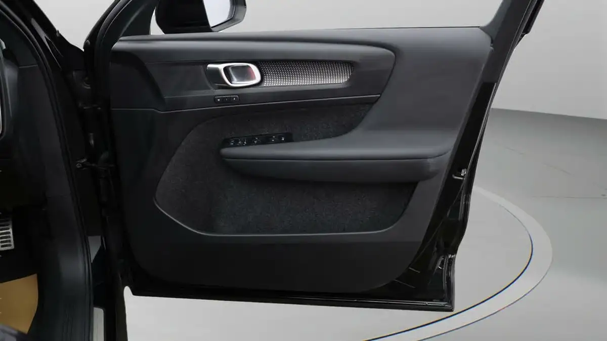 2021-volvo-xc40-e-twin-recharge-plus-big-14