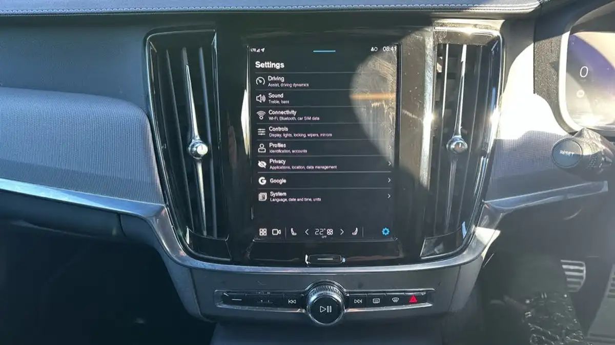 2022-volvo-v90-20td-b4-r-design-big-39