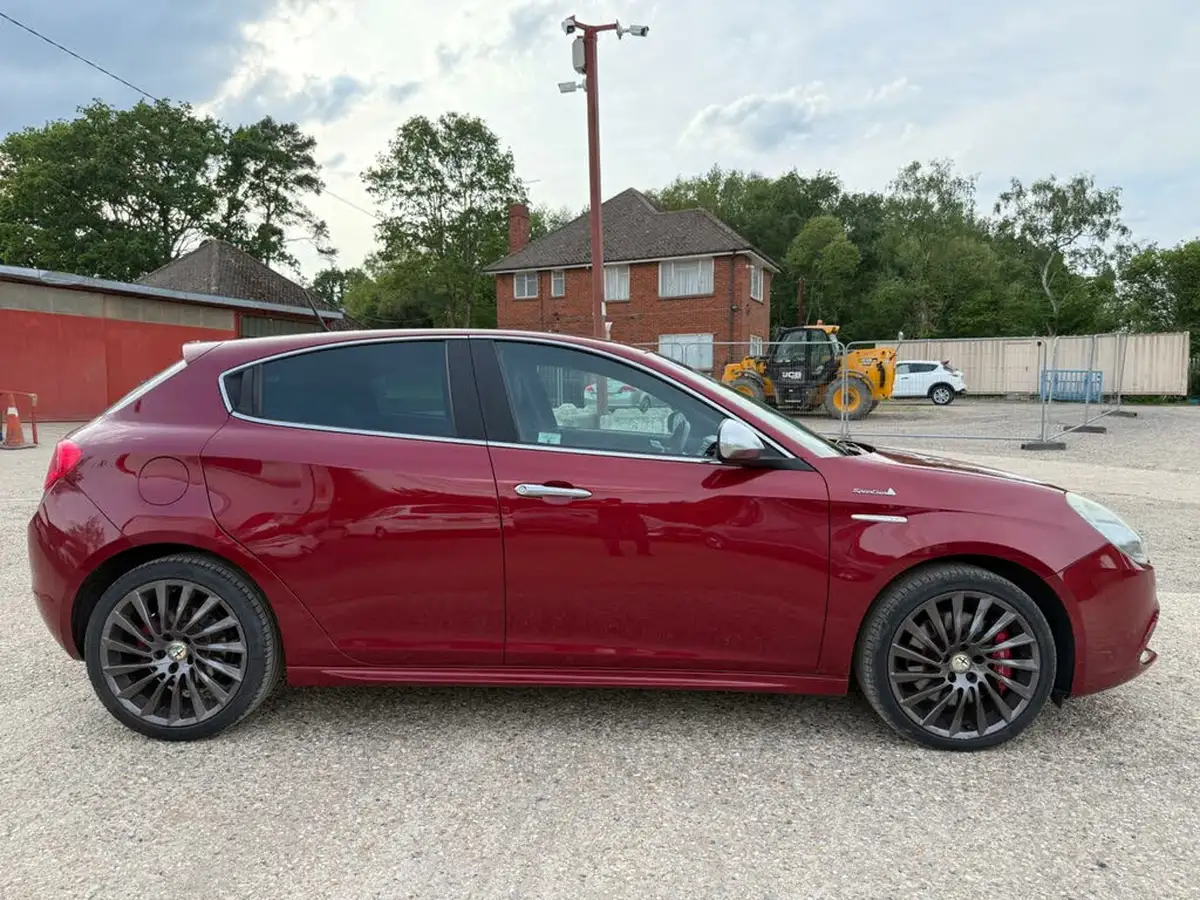 2012-alfa-romeo-giulietta-20td-sportiva-170bhp-big-11