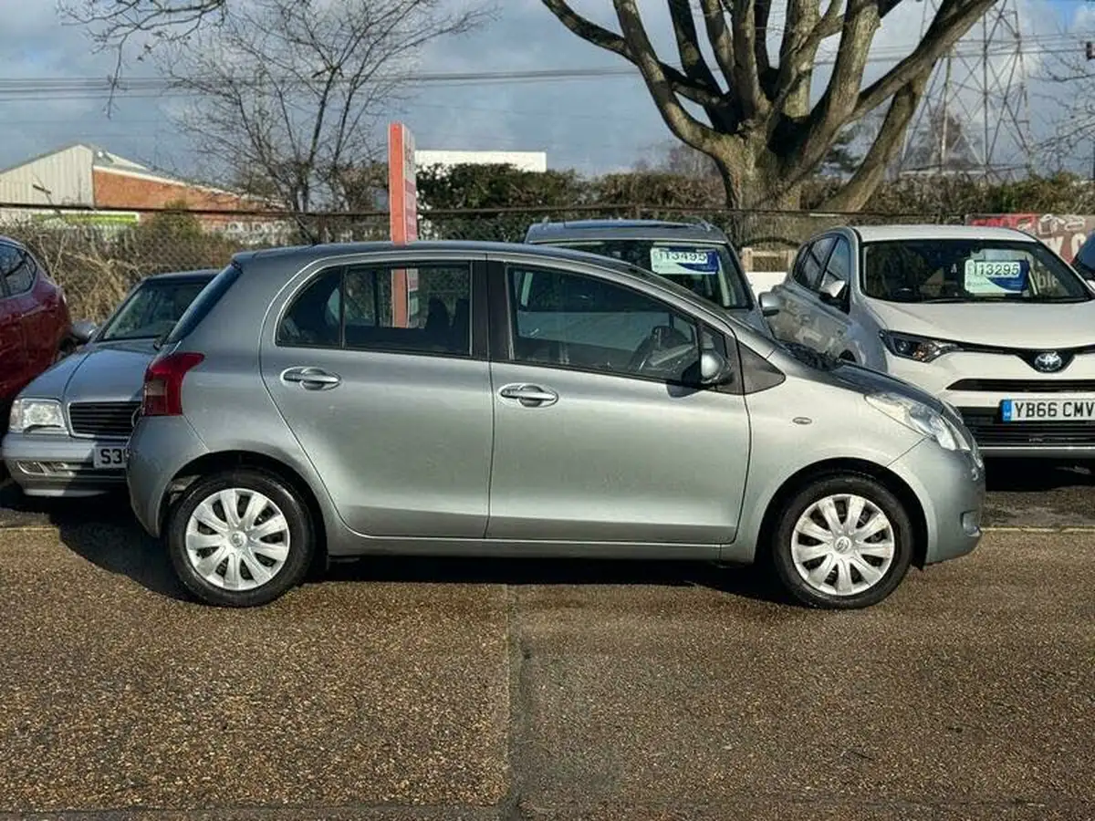 2008-toyota-yaris-13-t3-5d-mmt-big-2