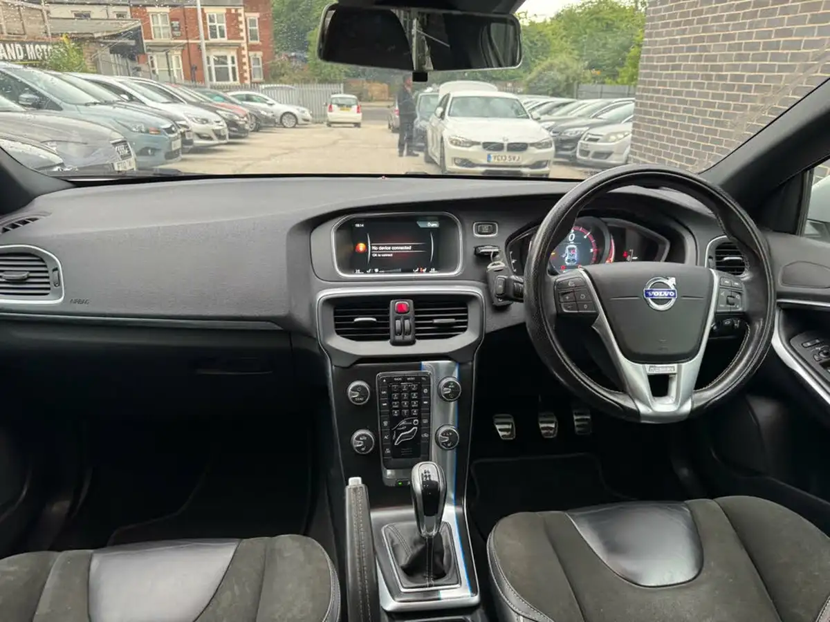2016-volvo-v40-20td-d3-r-design-nav-big-34