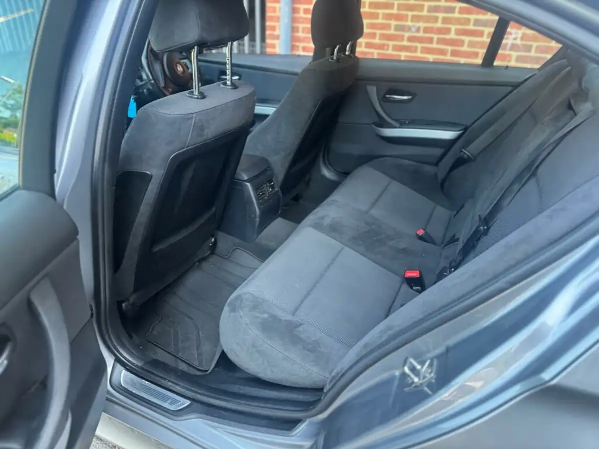 2010-bmw-3-series-20-318i-m-sport-saloon-4d-big-26